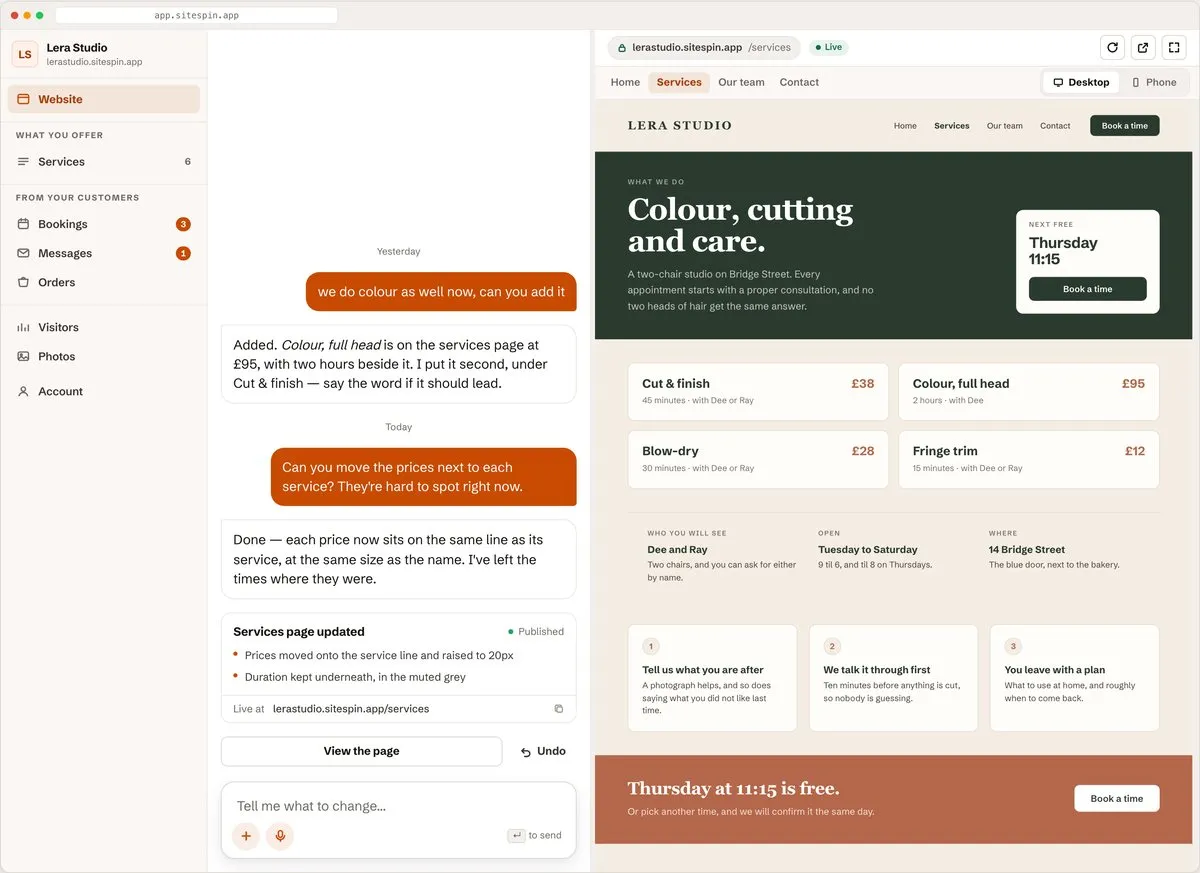 Die Web-App: die Leiste, das Gespräch und die Website nebeneinander